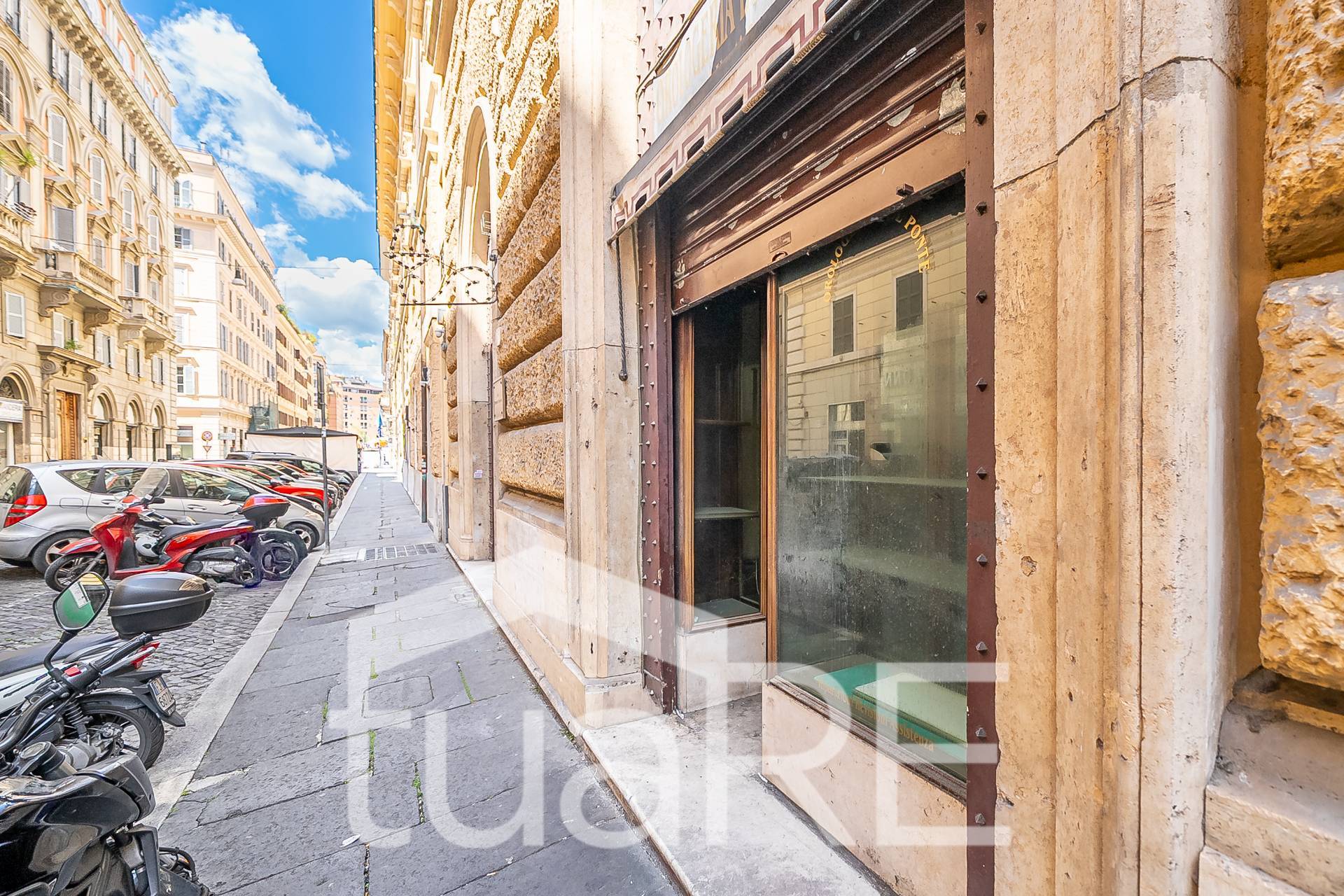 Locale commerciale in vendita a Roma