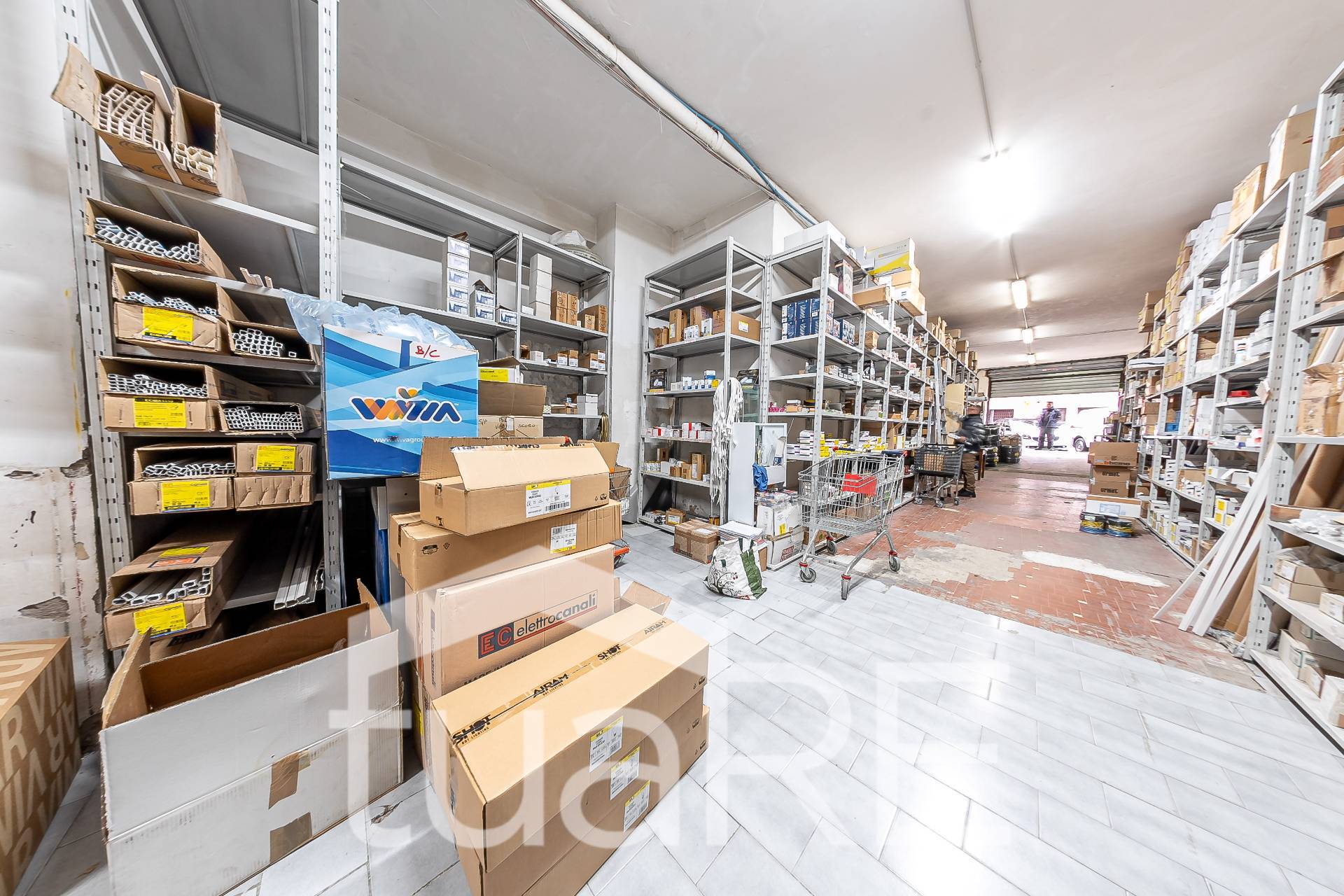 Locale commerciale in vendita a Roma, Marconi