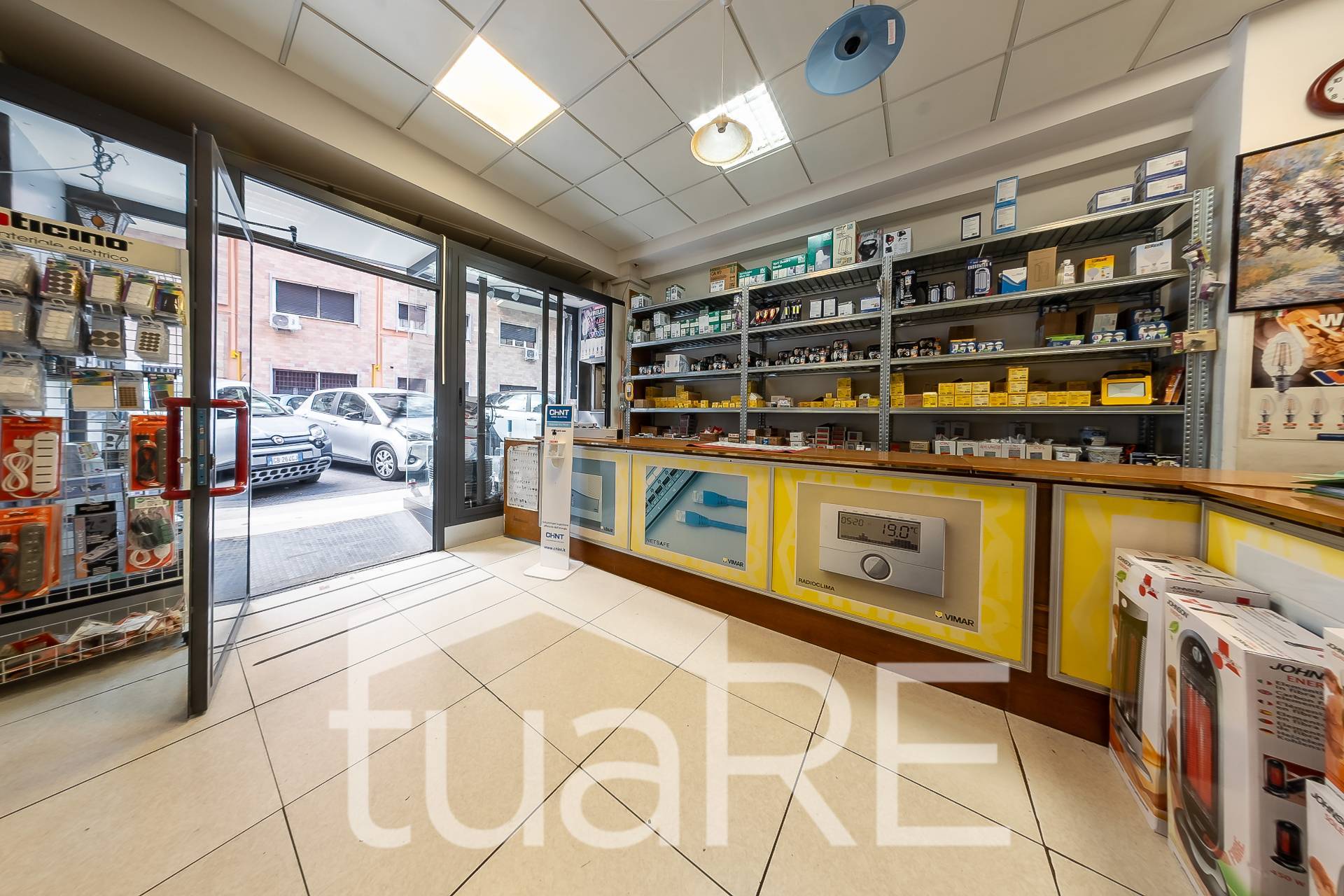 Locale commerciale in vendita a Roma, Marconi