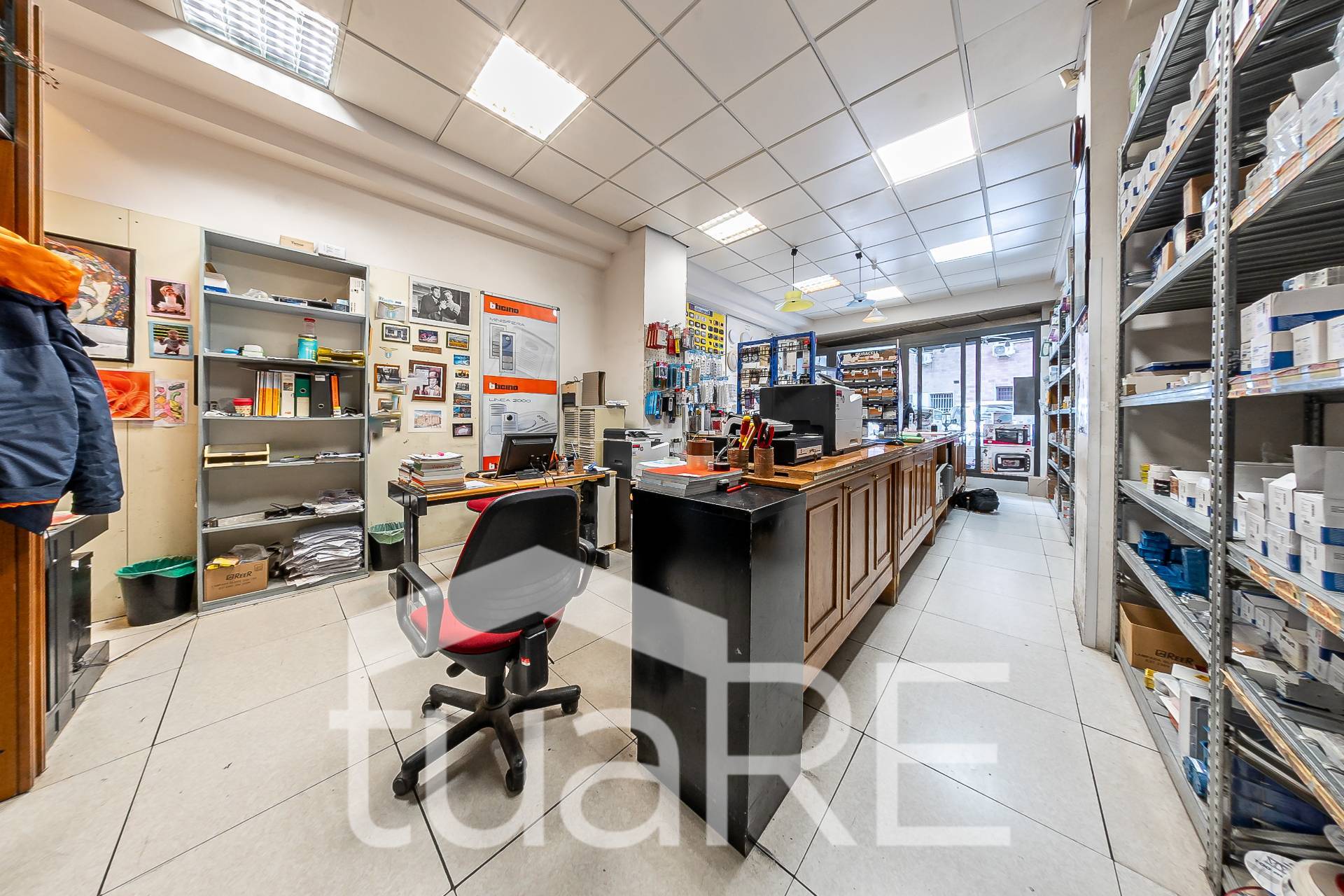 Locale commerciale in vendita a Roma, Marconi