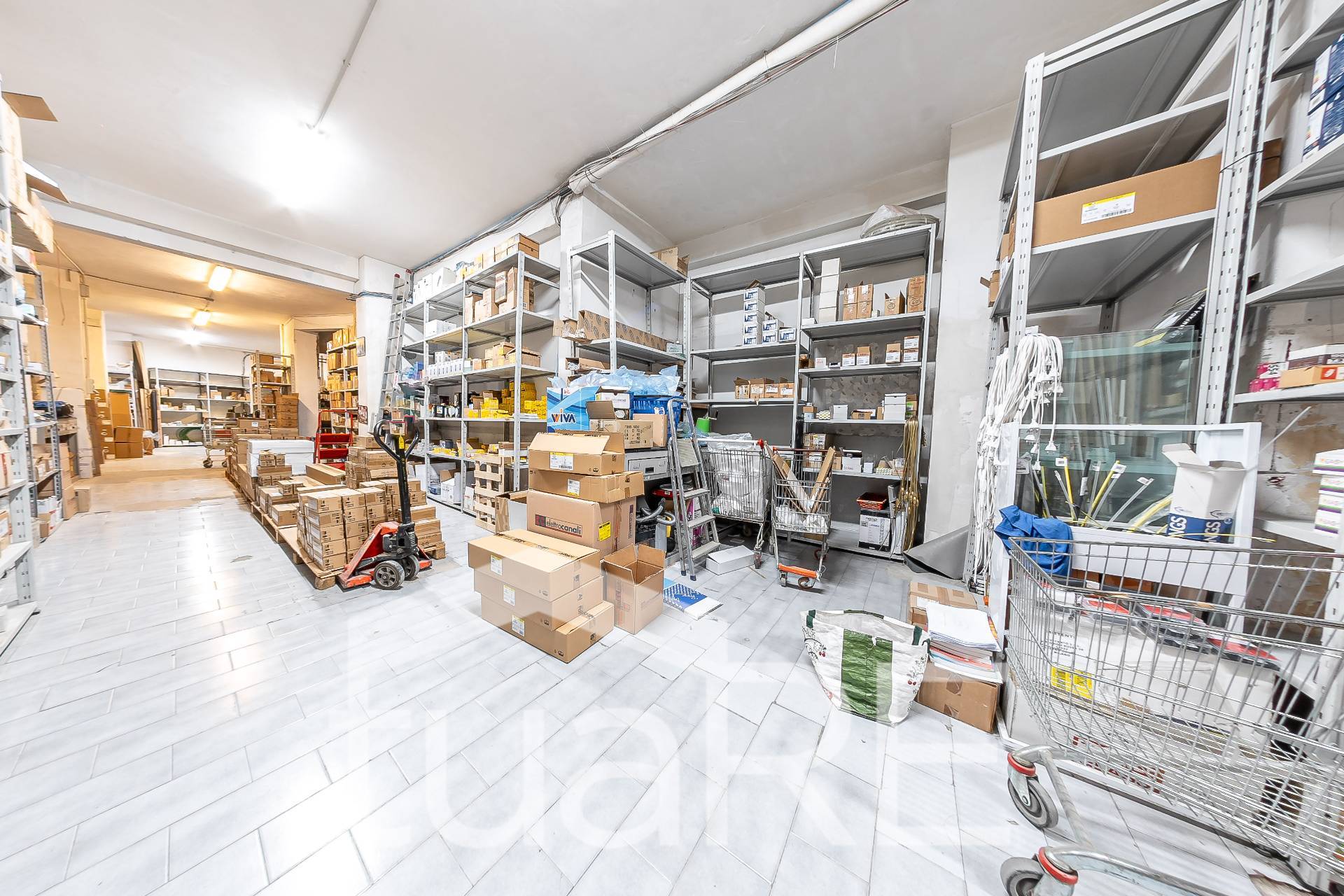 Locale commerciale in vendita a Roma, Marconi