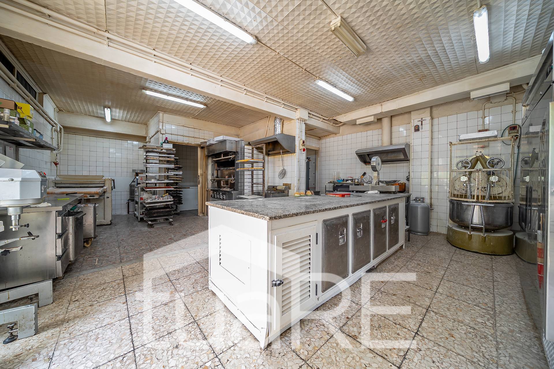Locale commerciale in vendita a Roma