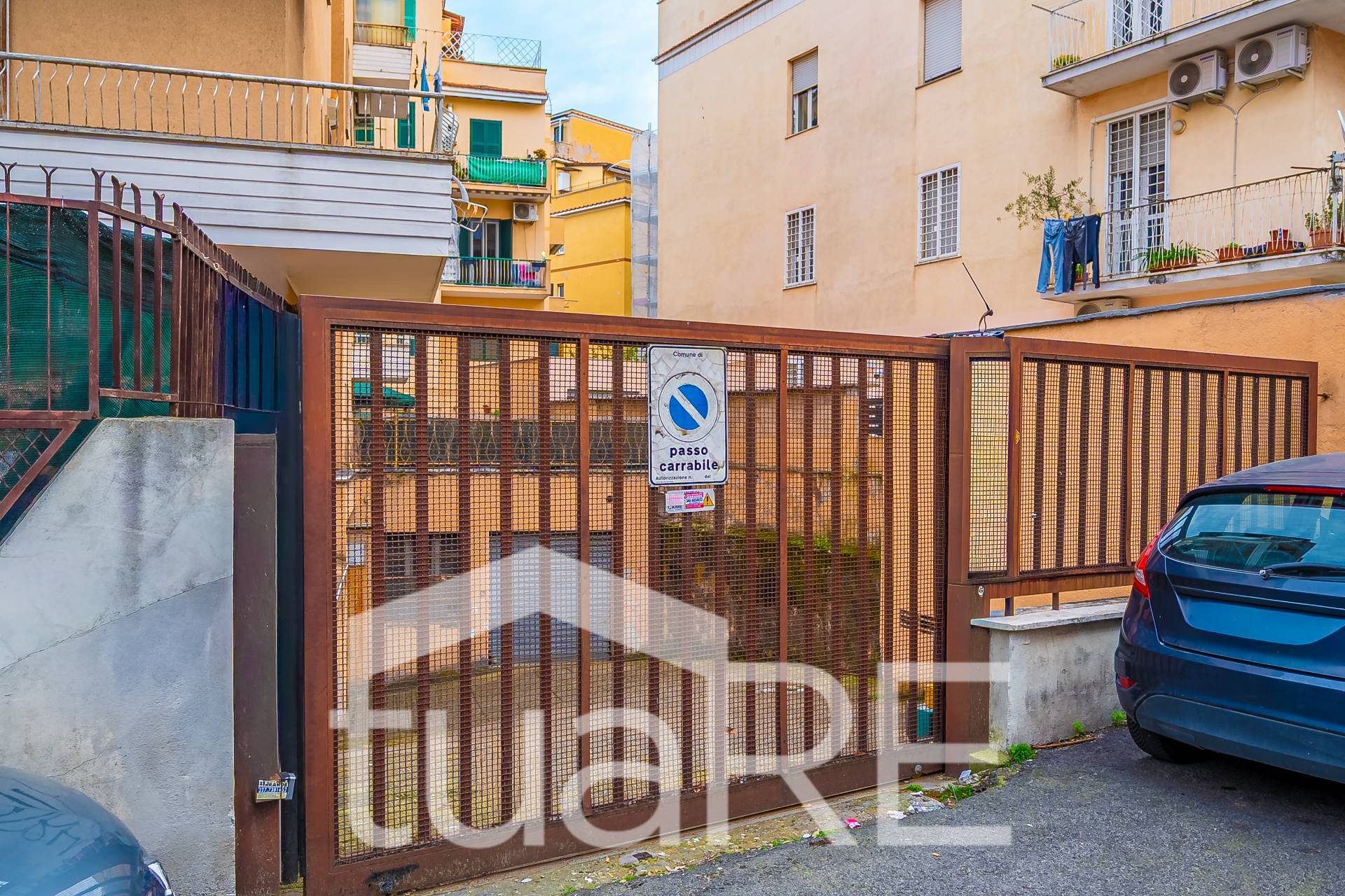 Box o garage in vendita a Roma