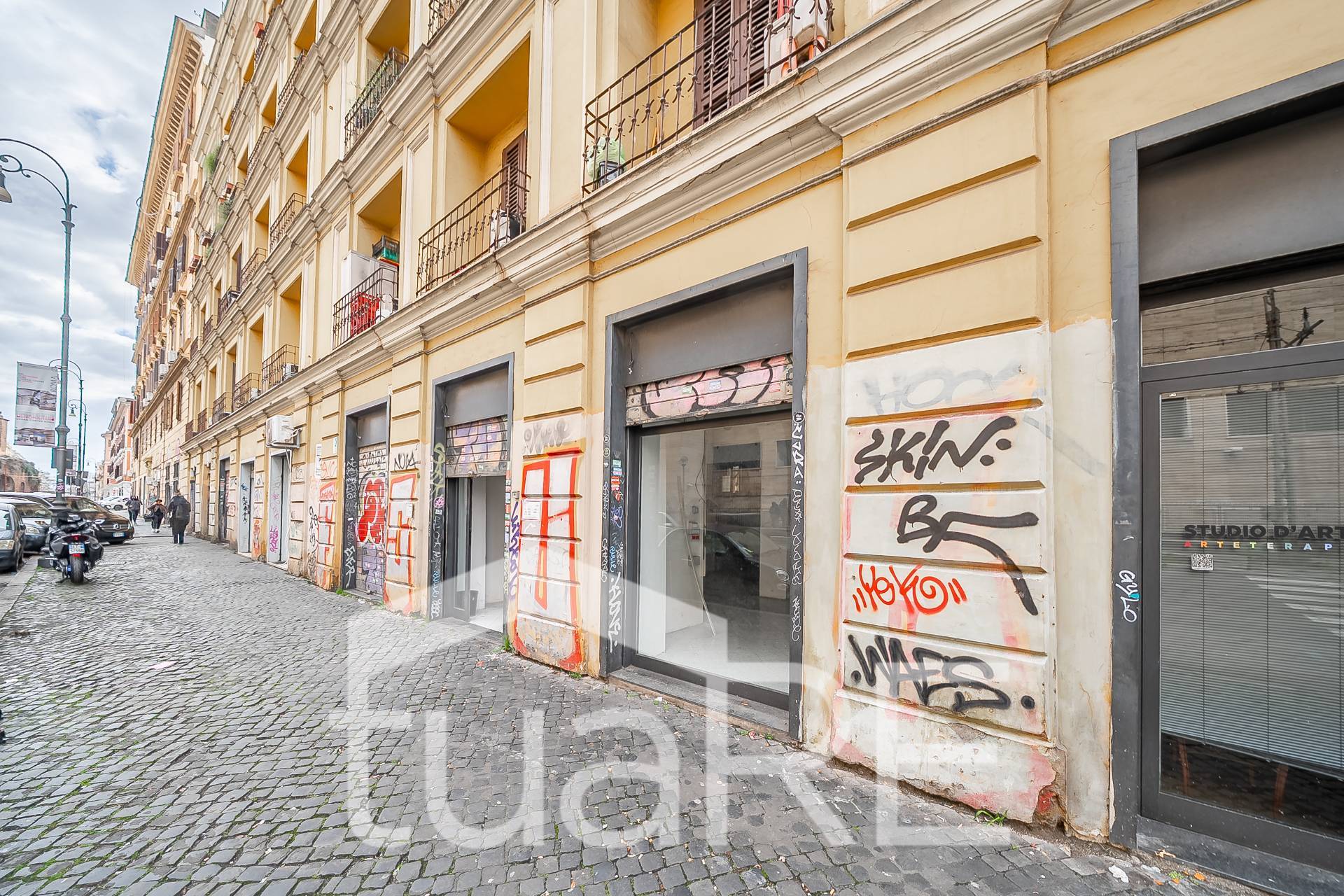 Locale commerciale in vendita a Roma, Esquilino