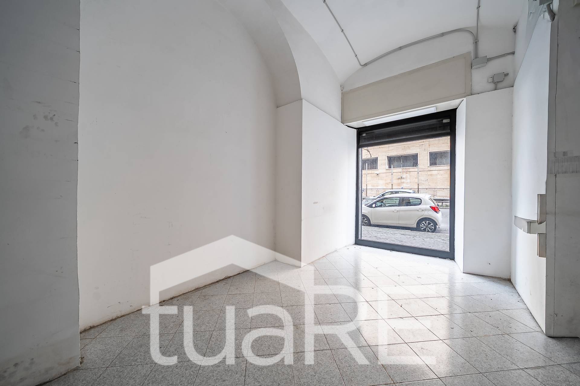Locale commerciale in vendita a Roma, Esquilino