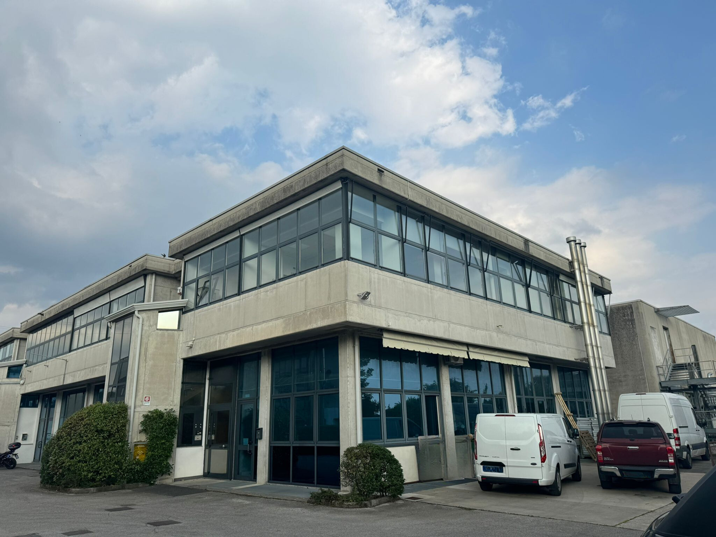 Ufficio ristrutturato a Romano d'Ezzelino