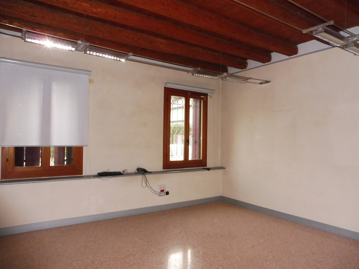 Ufficio in affitto a Rossano Veneto
