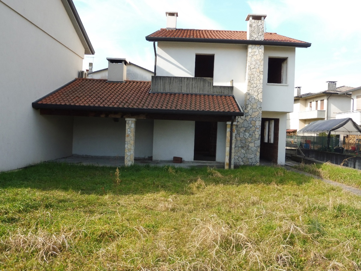 Villa Bifamiliare con giardino a Nove