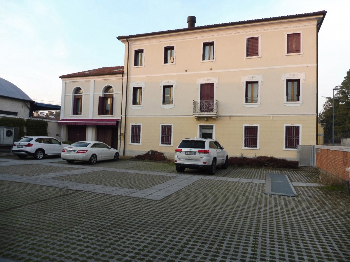 Box/Garage 20mq in affitto a Rossano Veneto
