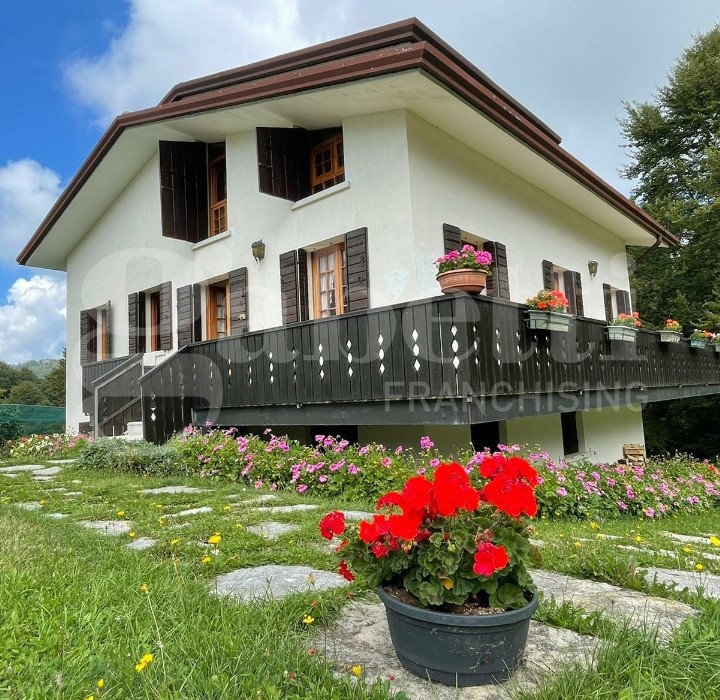 Villa con giardino a Solagna