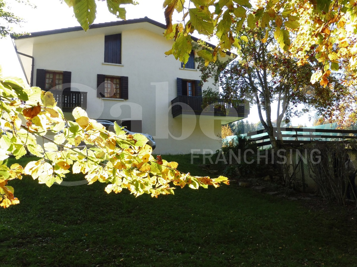 Villa con giardino a Solagna