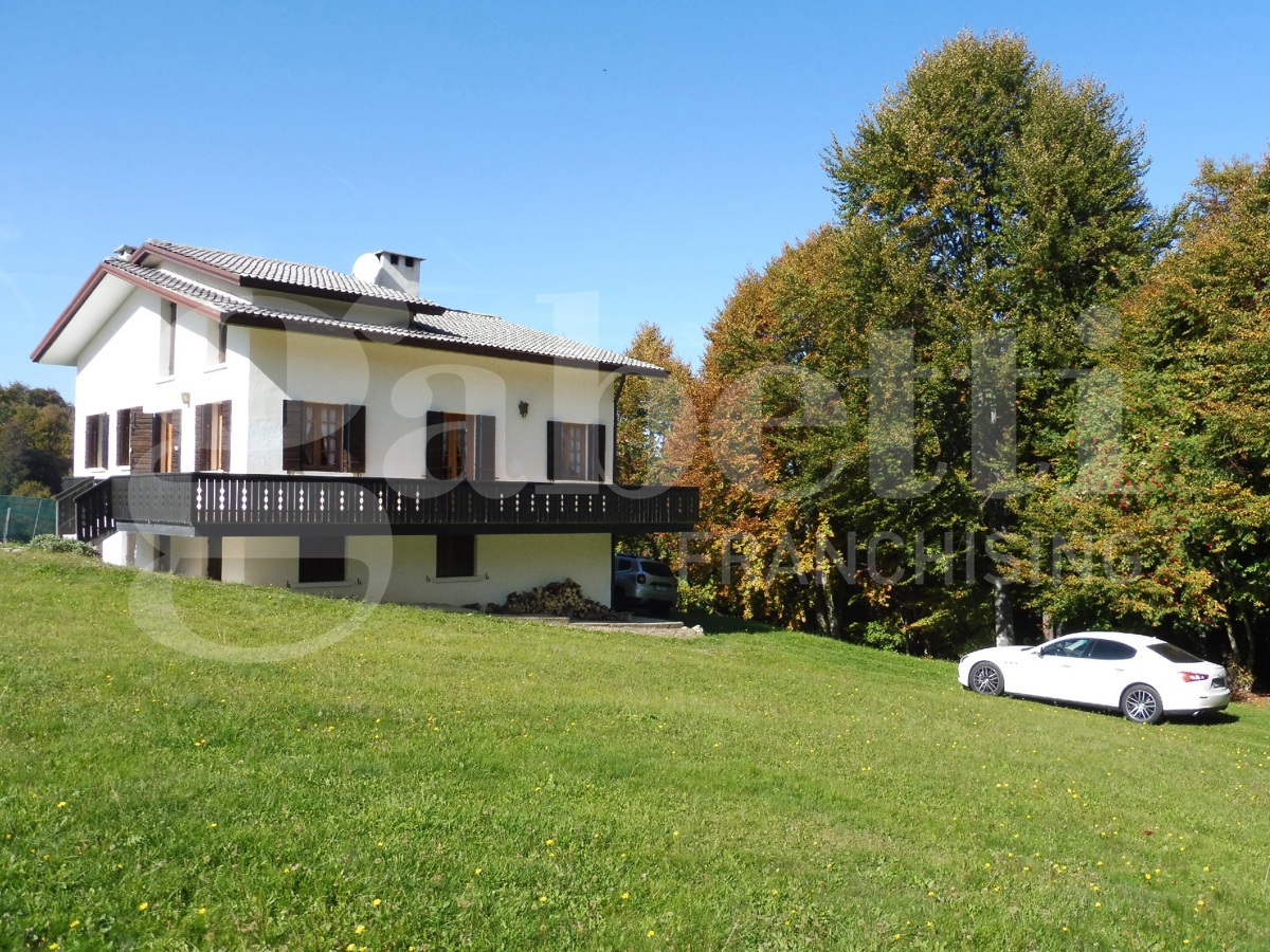 Villa con giardino a Solagna