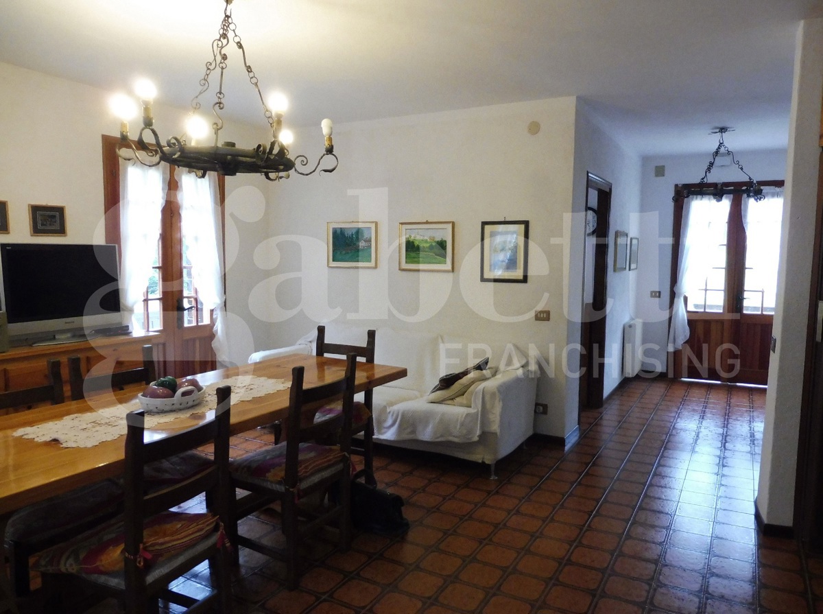 Villa con giardino a Solagna