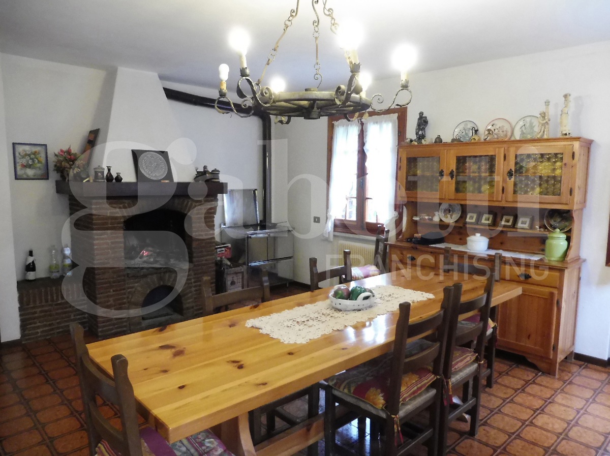 Villa con giardino a Solagna