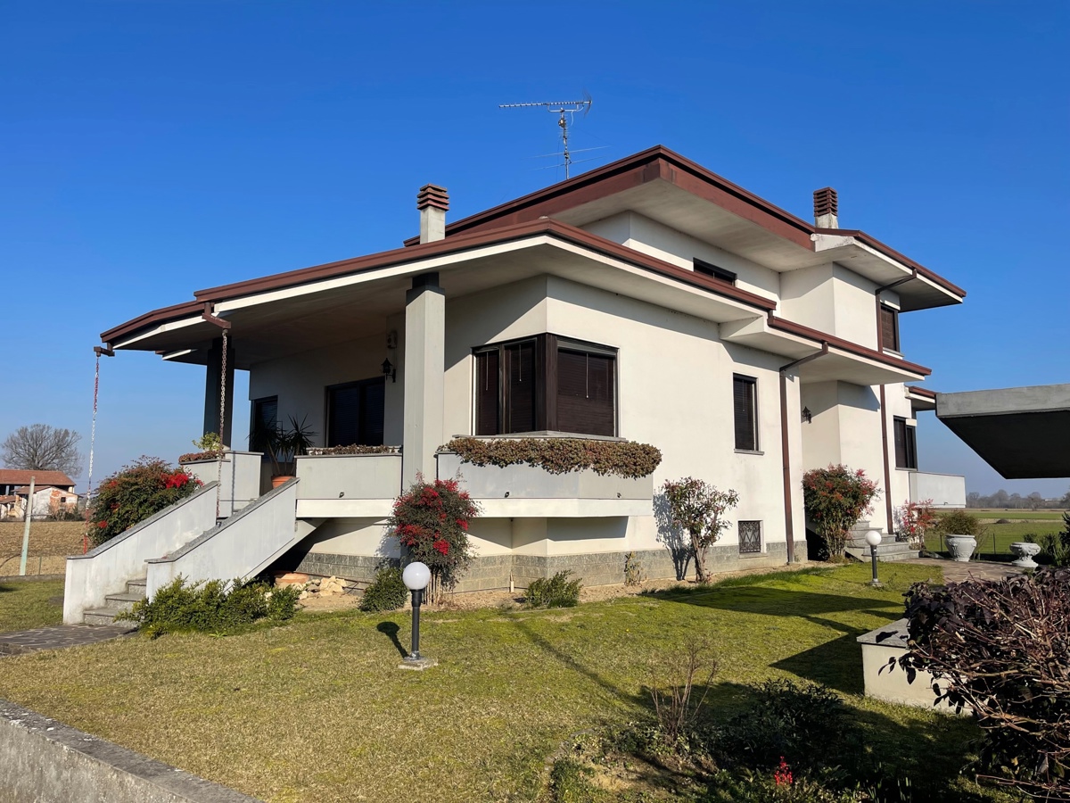 Villa in vendita a Monticelli d'Ongina