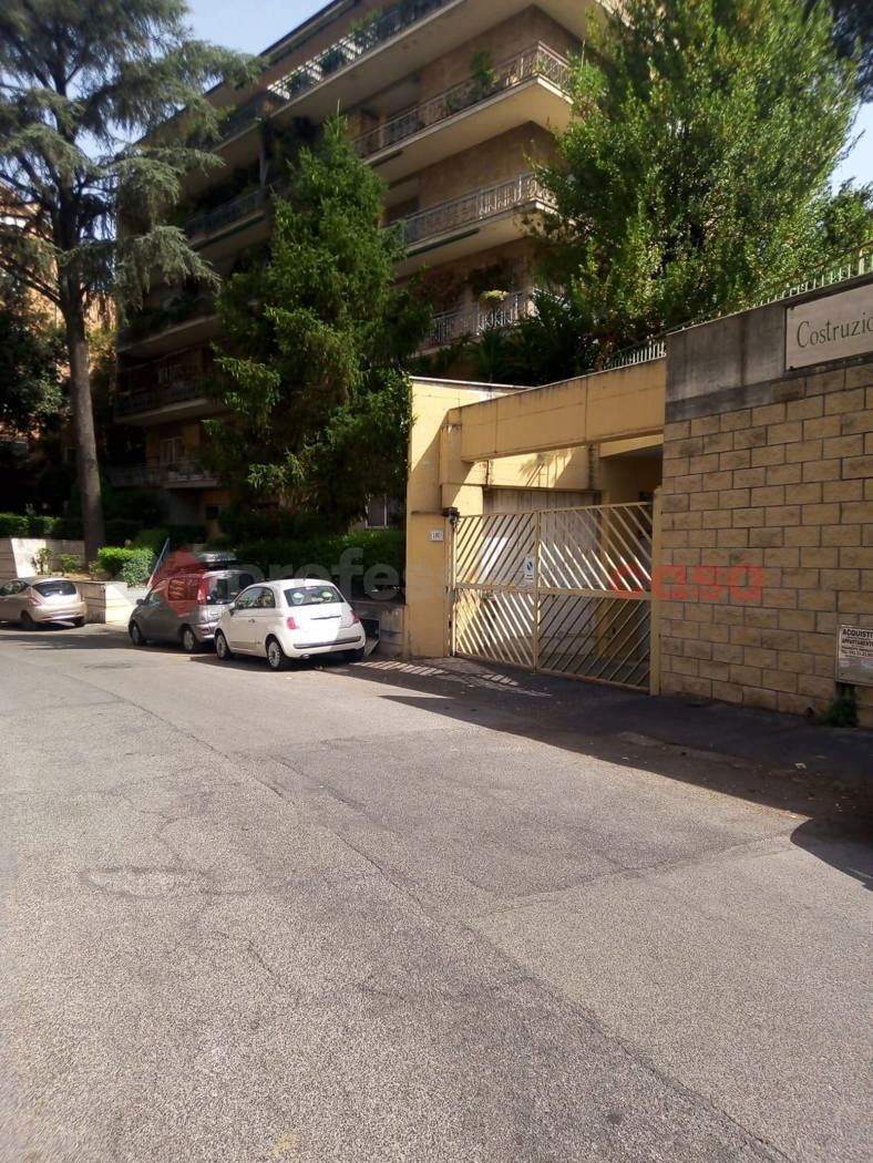 Box/Garage 16mq in affitto a Roma