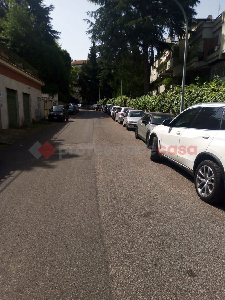 Box/Garage 16mq in affitto a Roma