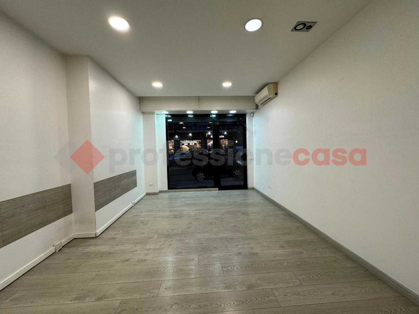 Negozio in affitto a Roma