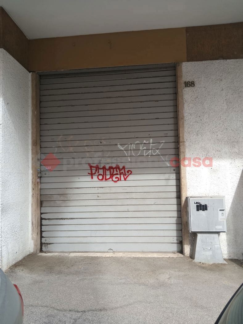 Negozio in affitto a Roma
