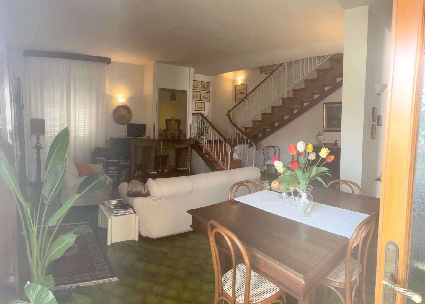 Villa Bifamiliare con giardino a Ponsacco