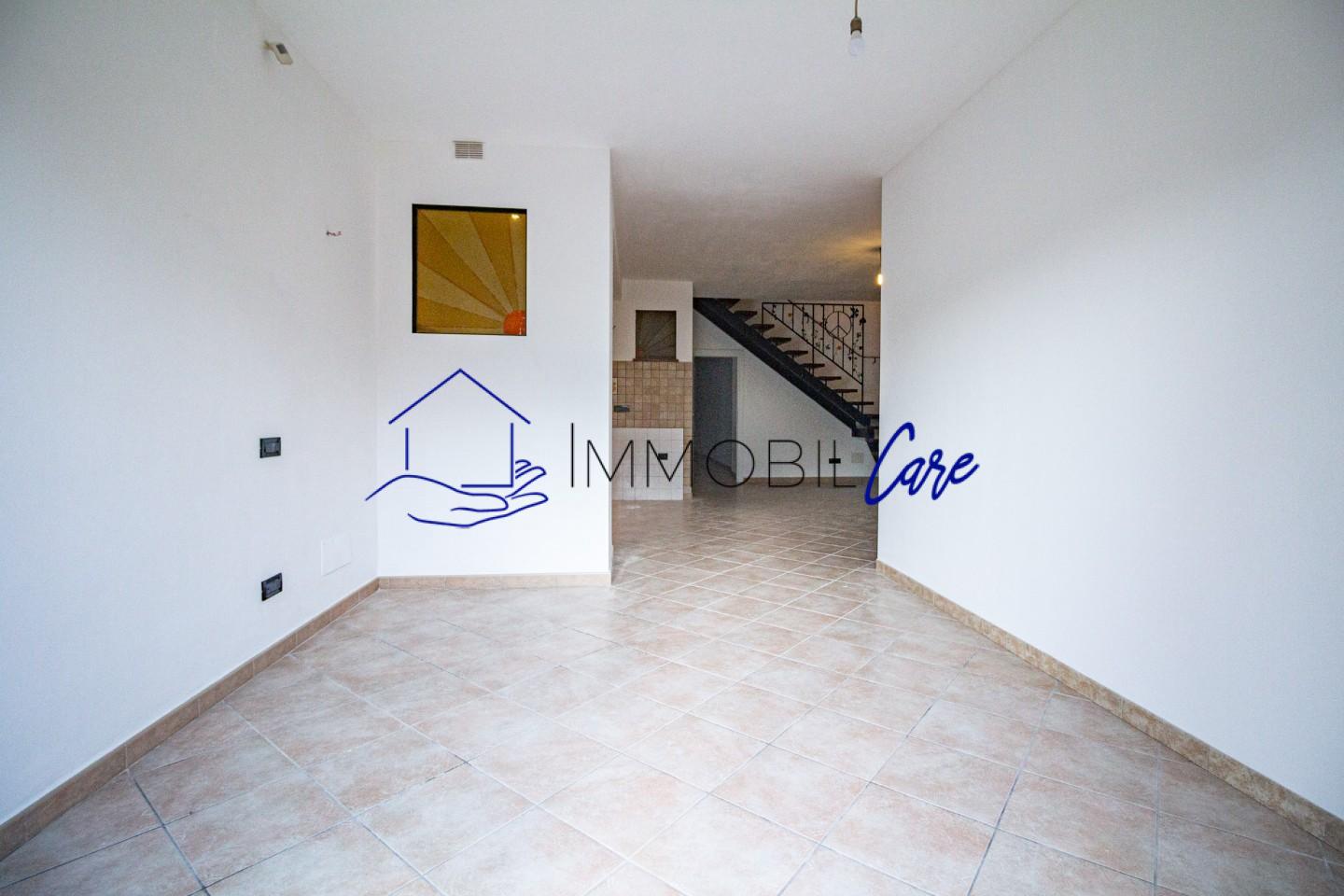 Villa Bifamiliare con giardino, Vicopisano caprona