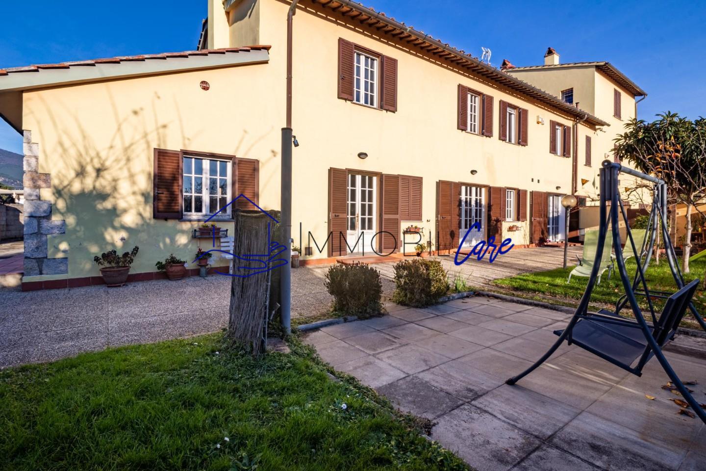 Villa Bifamiliare con giardino, Vicopisano caprona