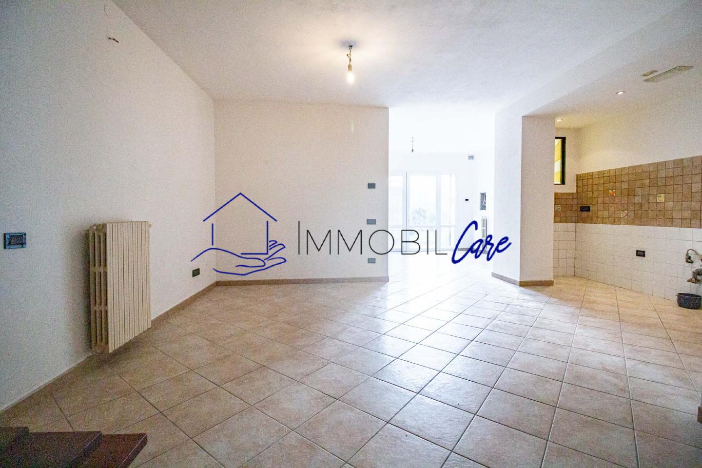 Villa Bifamiliare con giardino, Vicopisano caprona