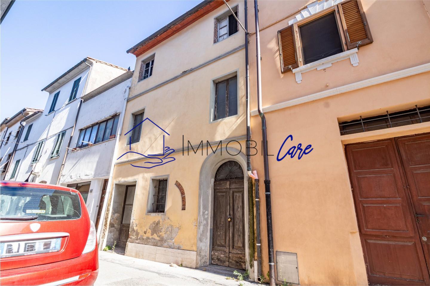 Casa indipendente da ristrutturare a Cascina