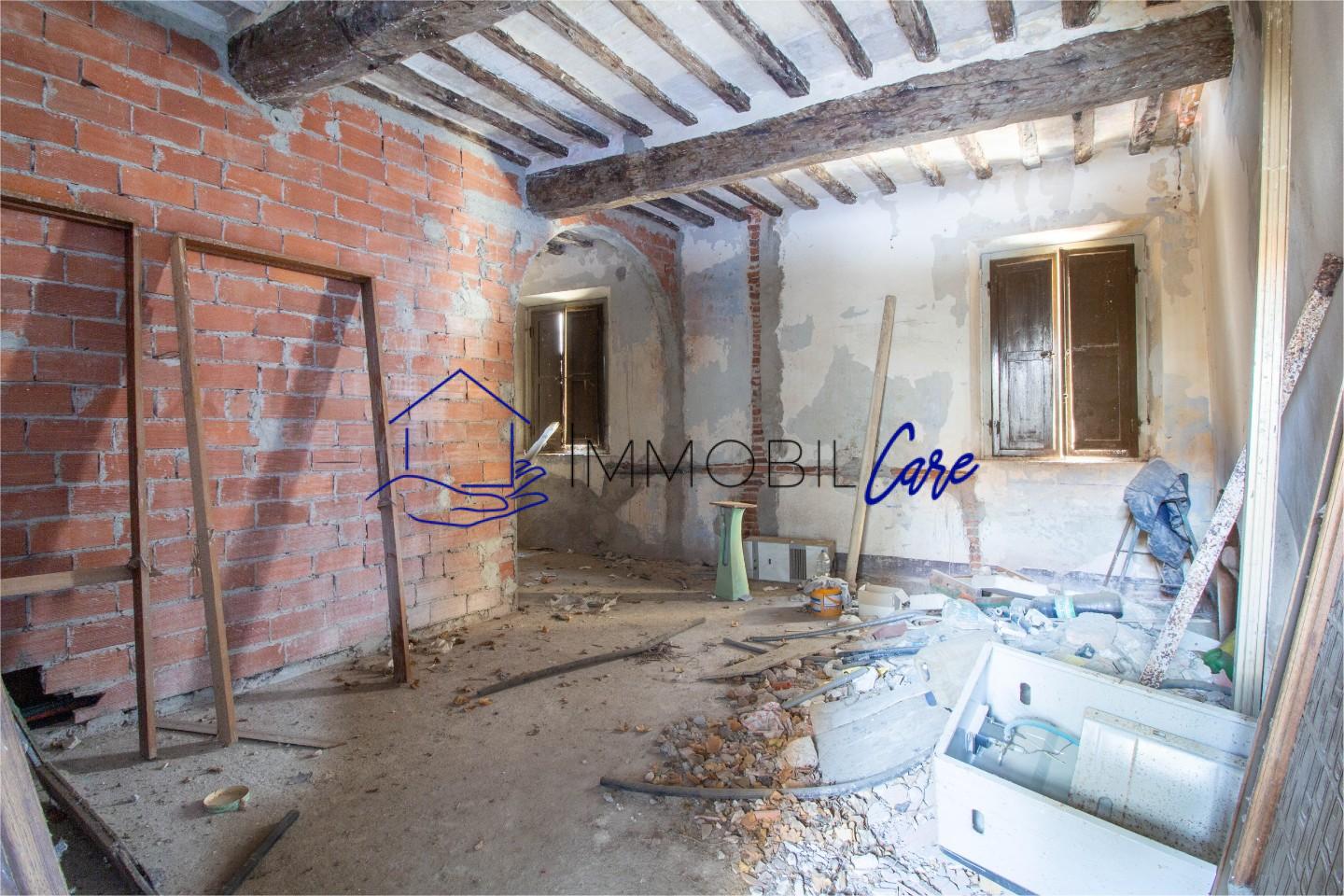 Casa indipendente da ristrutturare a Cascina