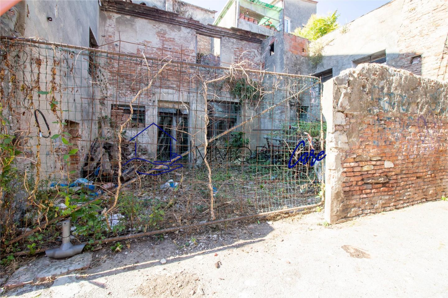Casa indipendente da ristrutturare a Cascina