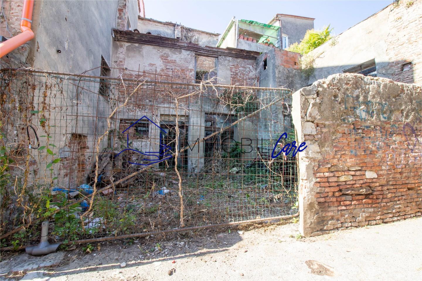 Casa indipendente da ristrutturare a Cascina