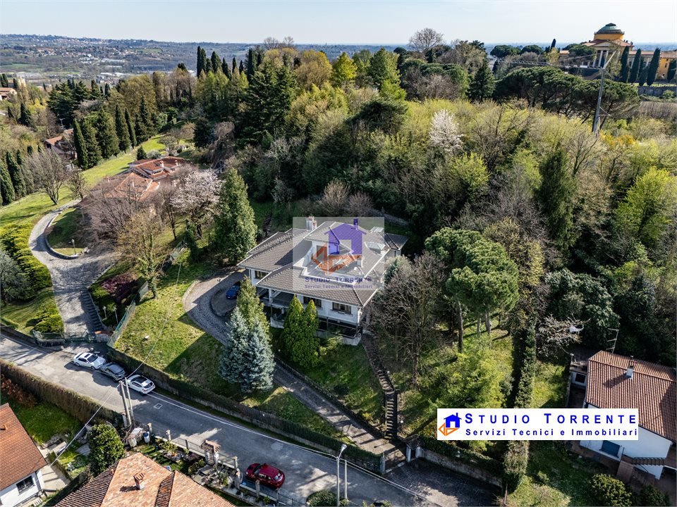 Villa in vendita a Inverigo