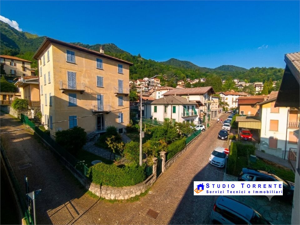Quadrilocale in vendita a Esino Lario