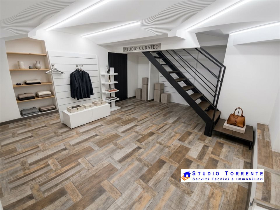 Locale commerciale in affitto a Milano