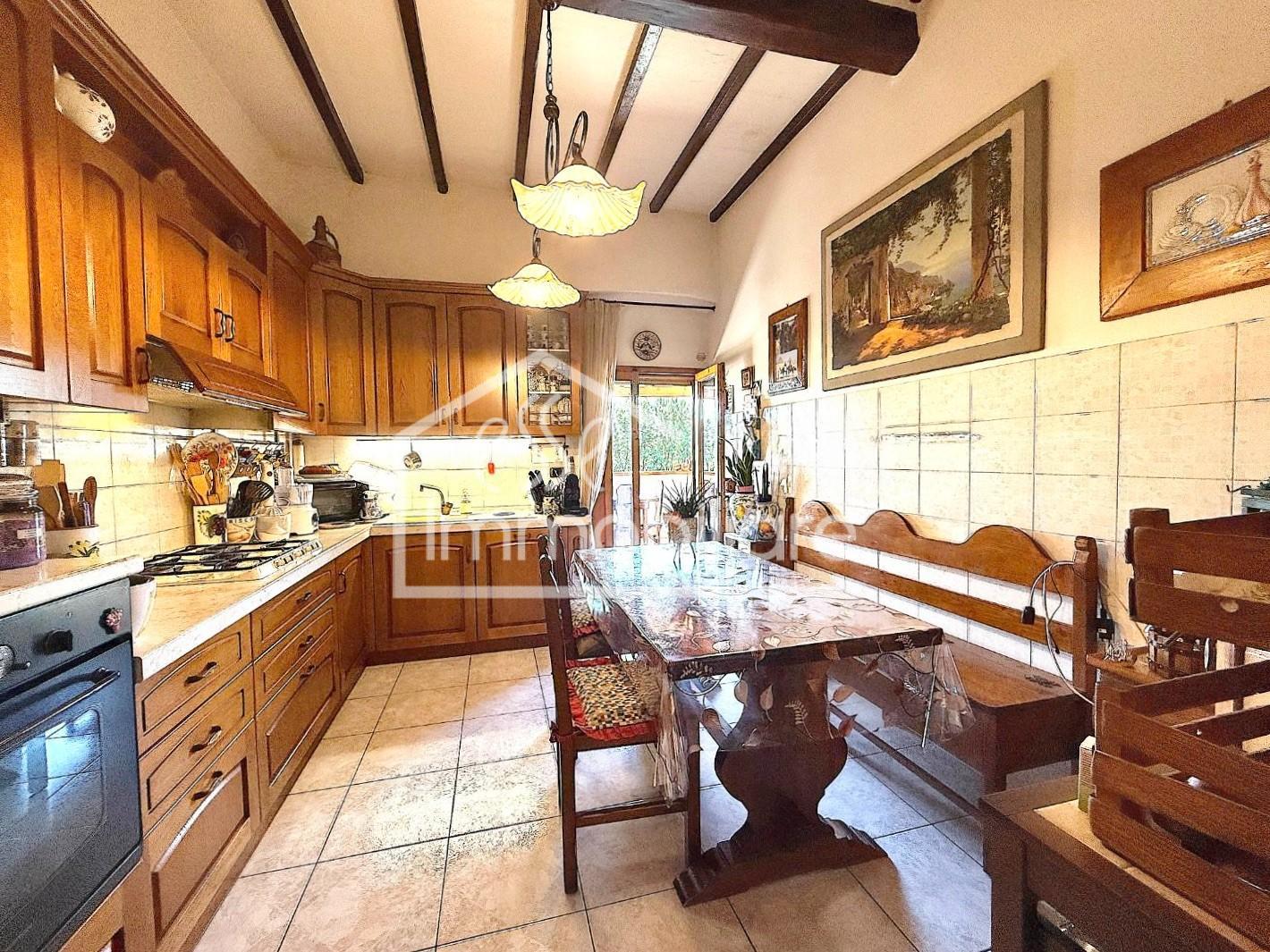 Appartamento con terrazzo, Capraia e Limite limite