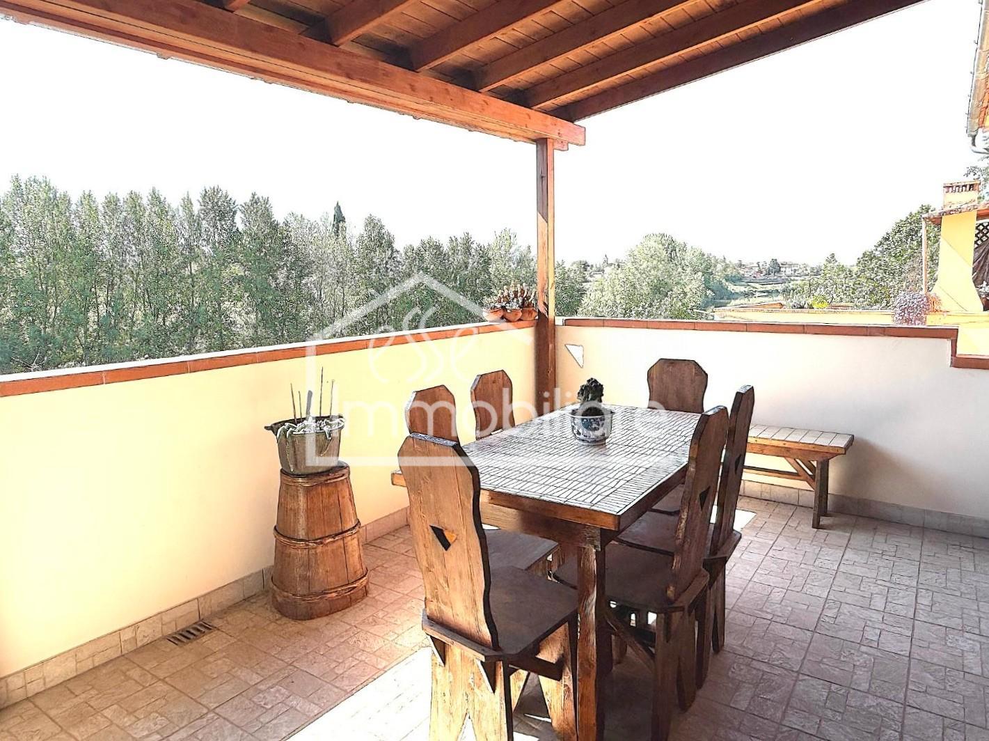 Appartamento con terrazzo, Capraia e Limite limite