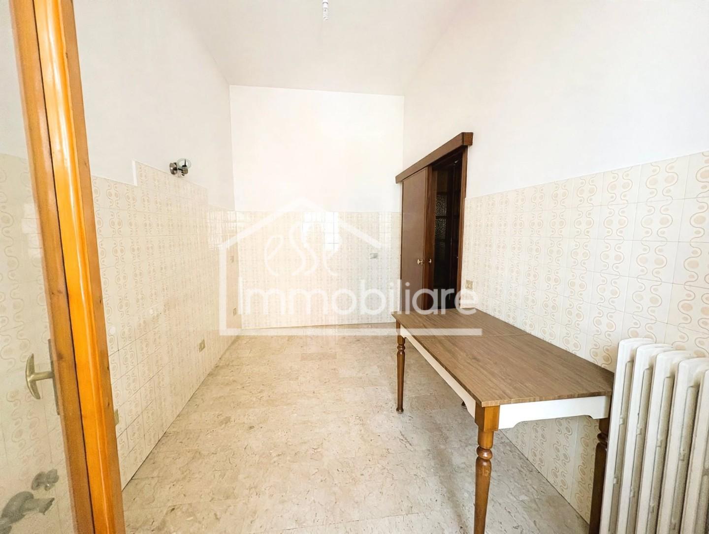 Casa indipendente con giardino, Empoli zona pretura