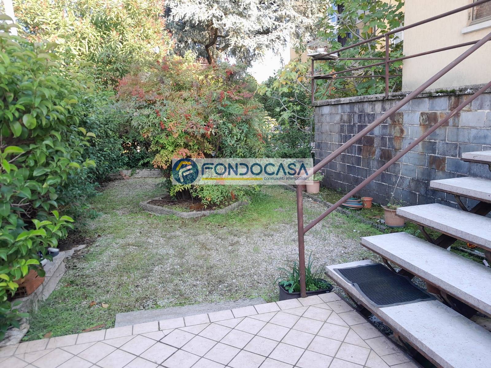 Casa indipendente in vendita a Desenzano del Garda, Desenzano del Garda