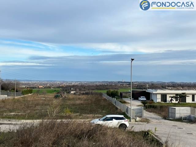 Terreno edificabile in vendita a Desenzano del Garda, Desenzano del Garda