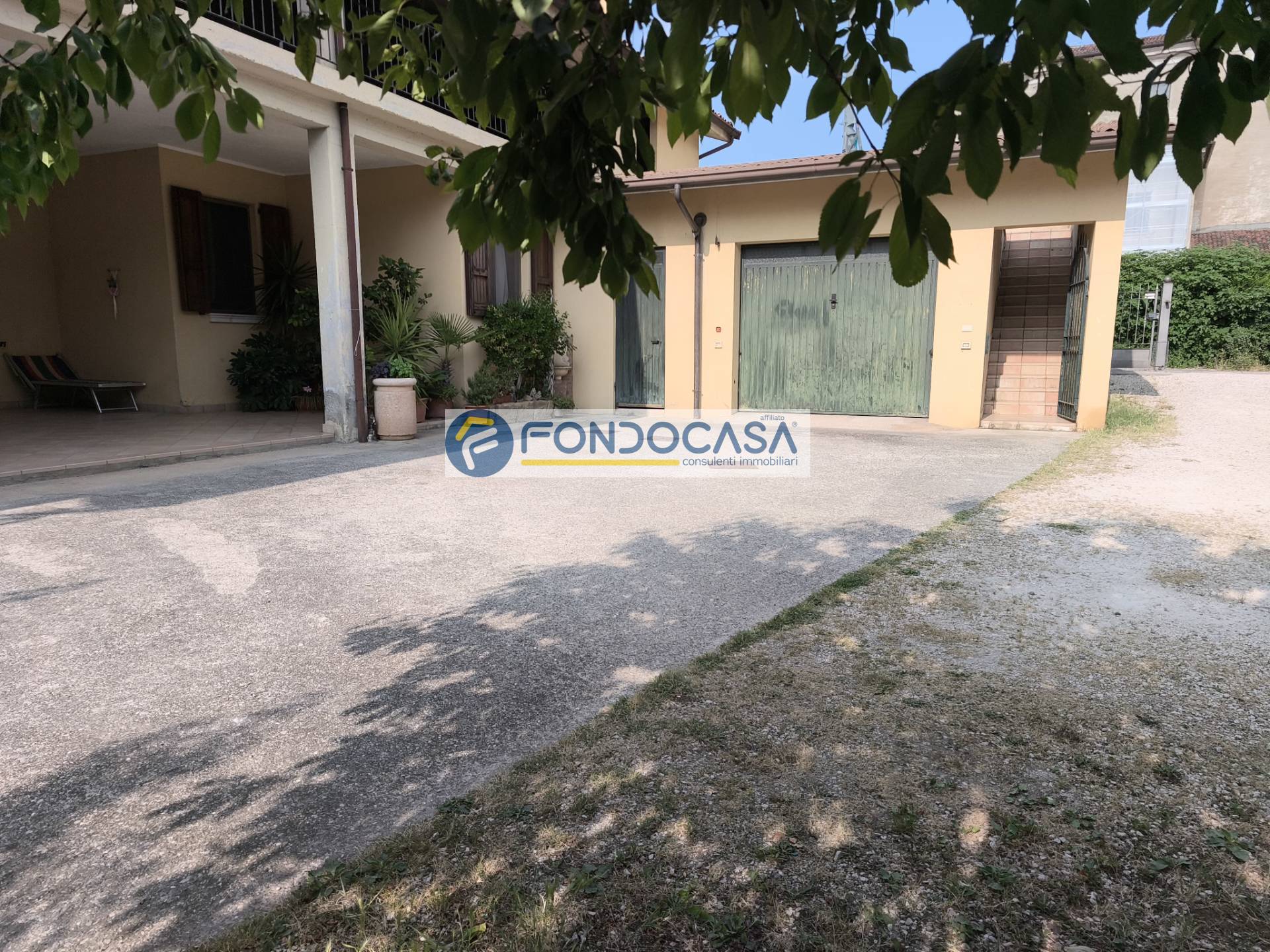 Palazzo intero stabile in vendita a Lonato del Garda