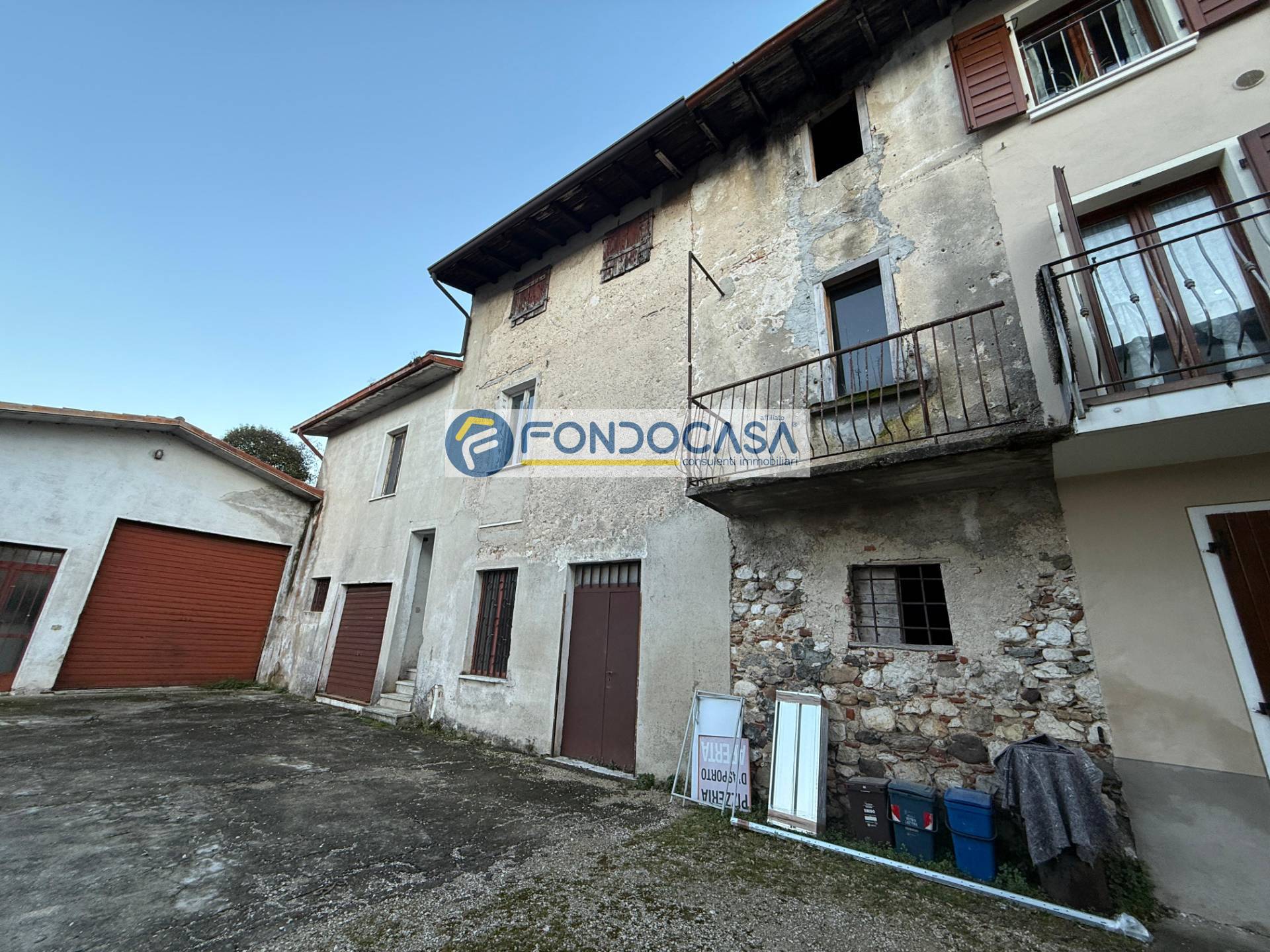 Rustico in vendita a Puegnago sul Garda