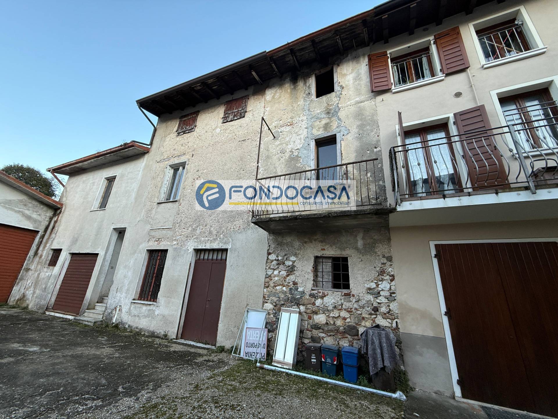 Rustico in vendita a Puegnago sul Garda