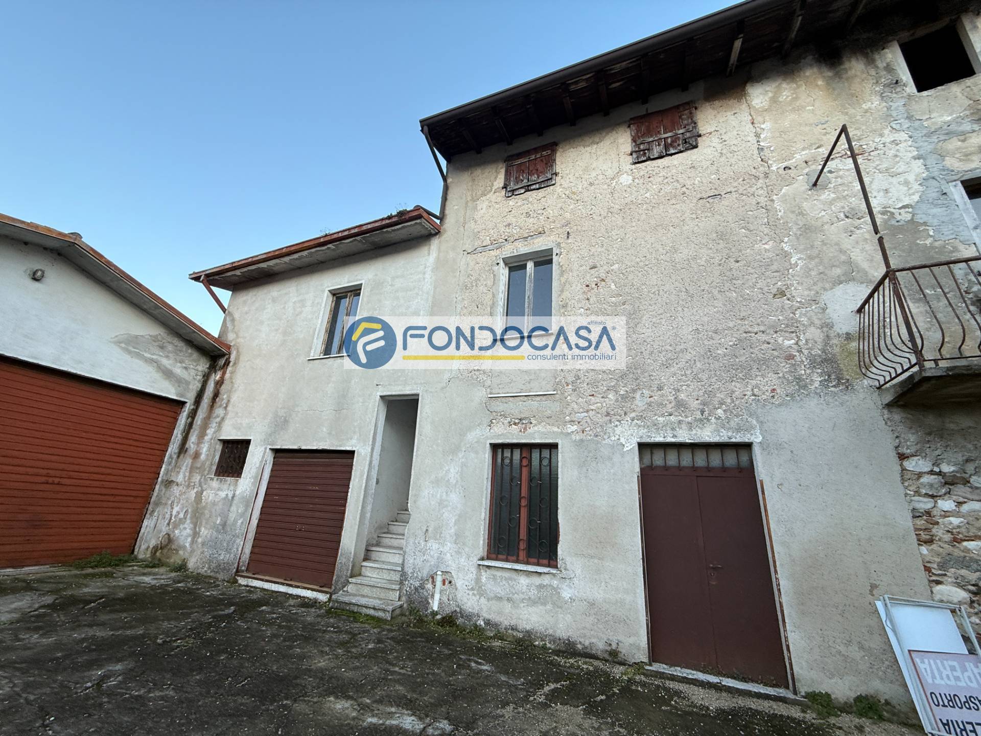 Rustico in vendita a Puegnago sul Garda