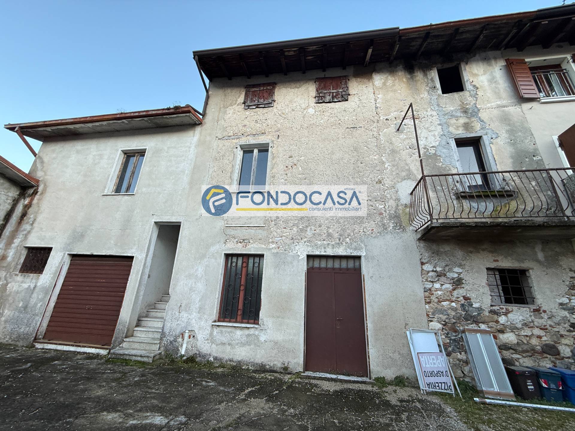 Rustico in vendita a Puegnago sul Garda