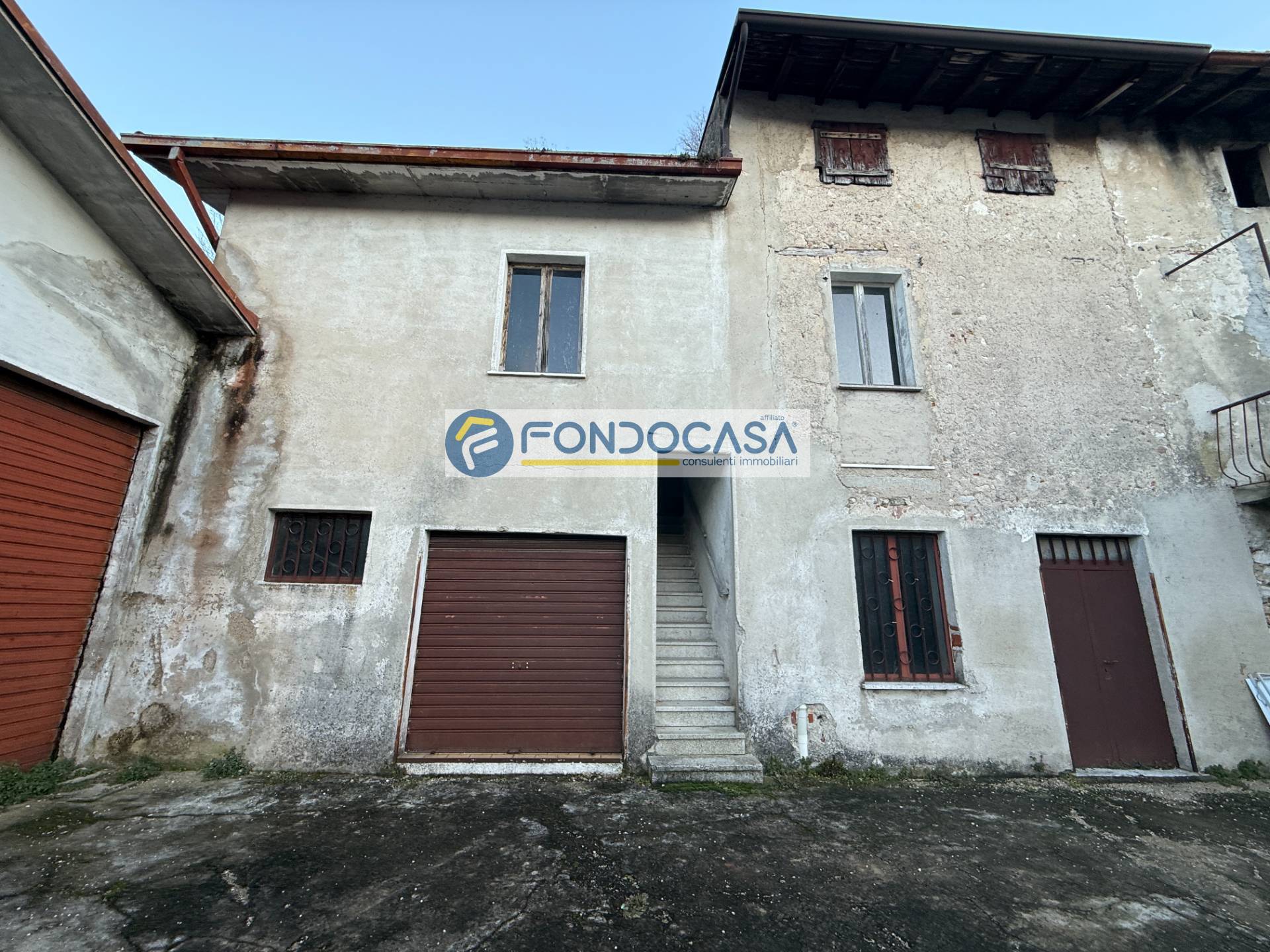 Rustico in vendita a Puegnago sul Garda