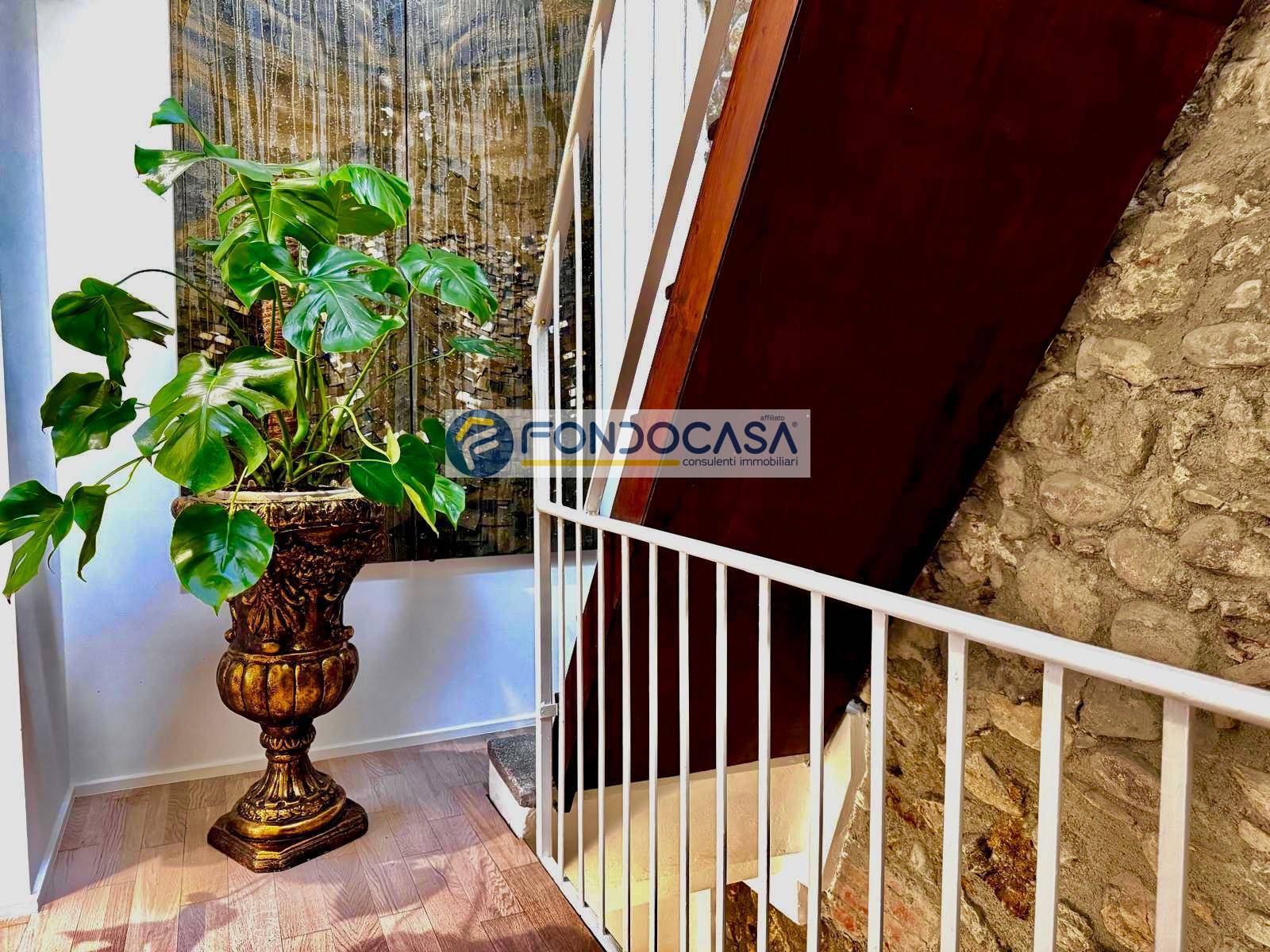 Casa indipendente in vendita a Lonato del Garda