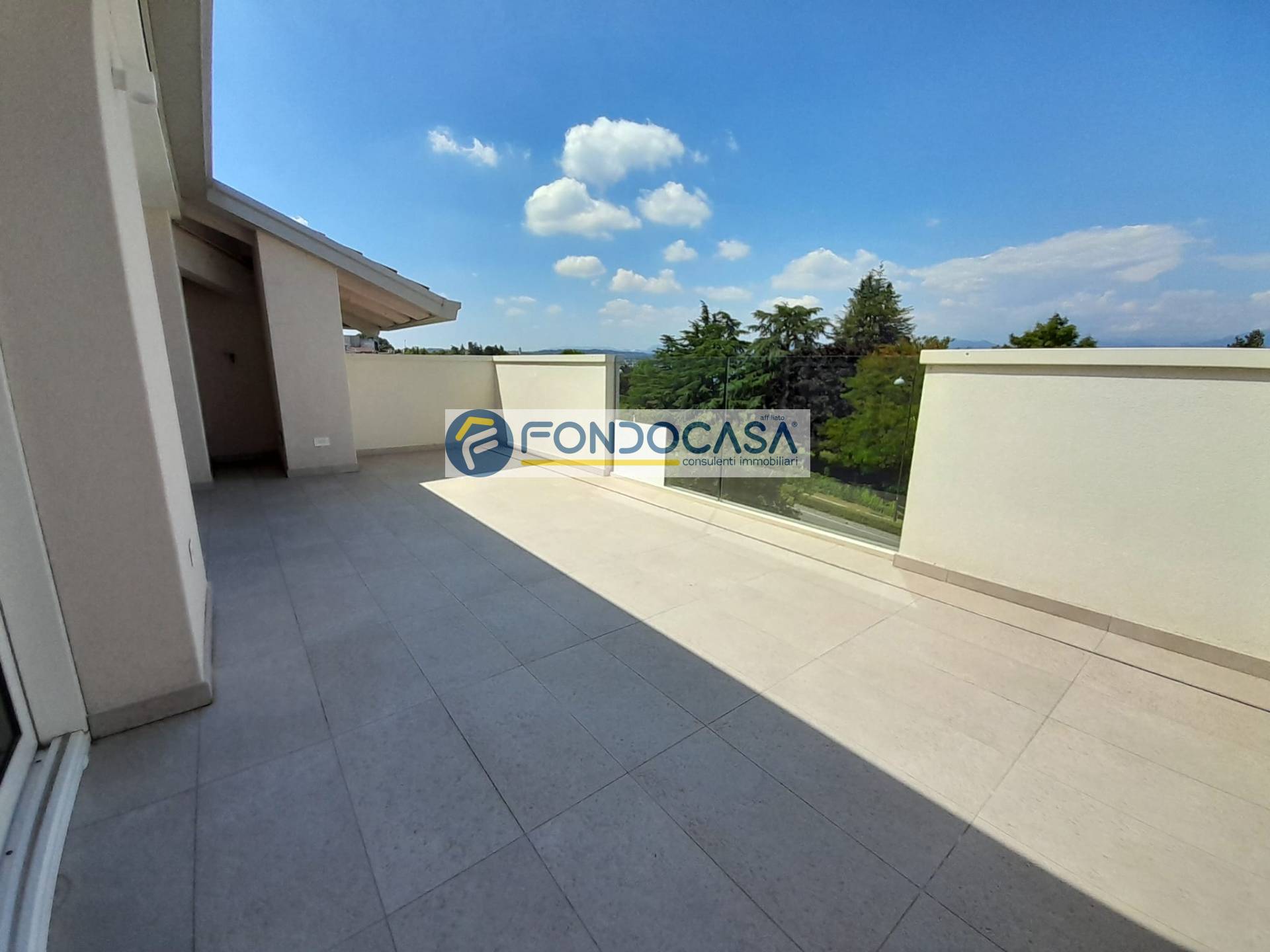 Attico in vendita a Desenzano del Garda, Rivoltella del Garda