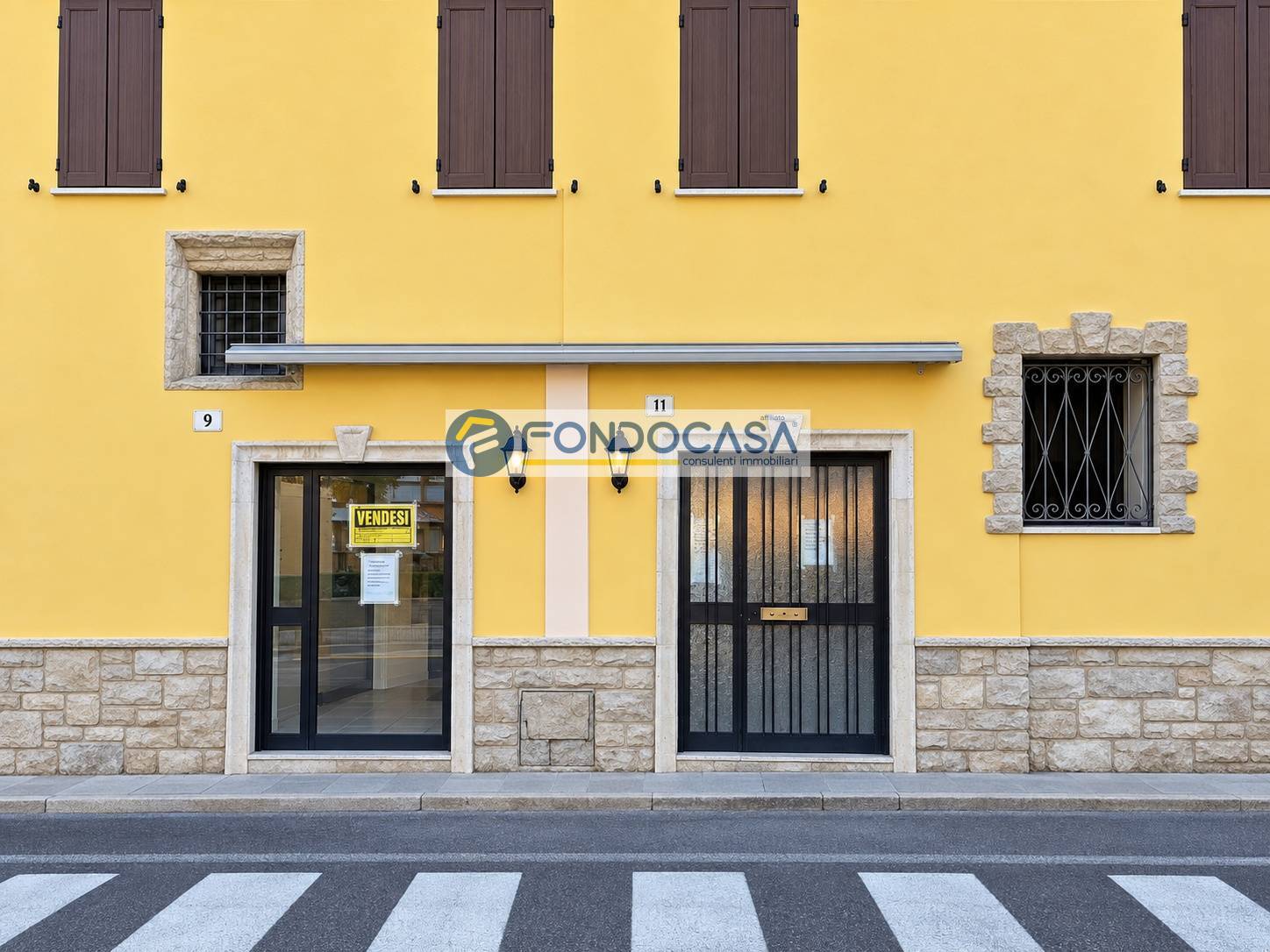 Locale commerciale in vendita a San Felice del Benaco, Portese