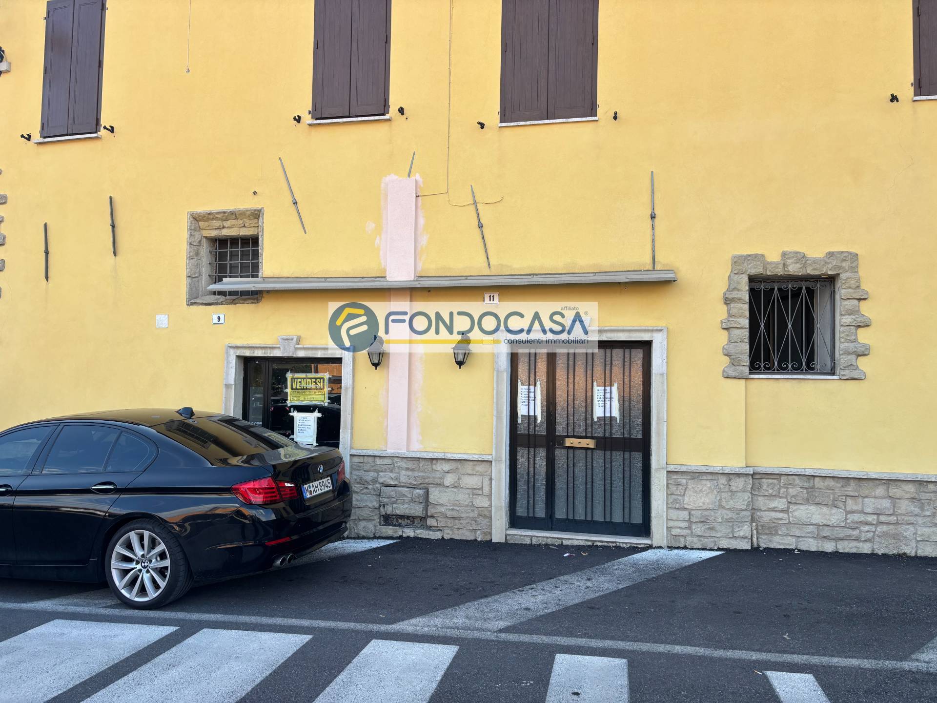 Locale commerciale in vendita a San Felice del Benaco, Portese