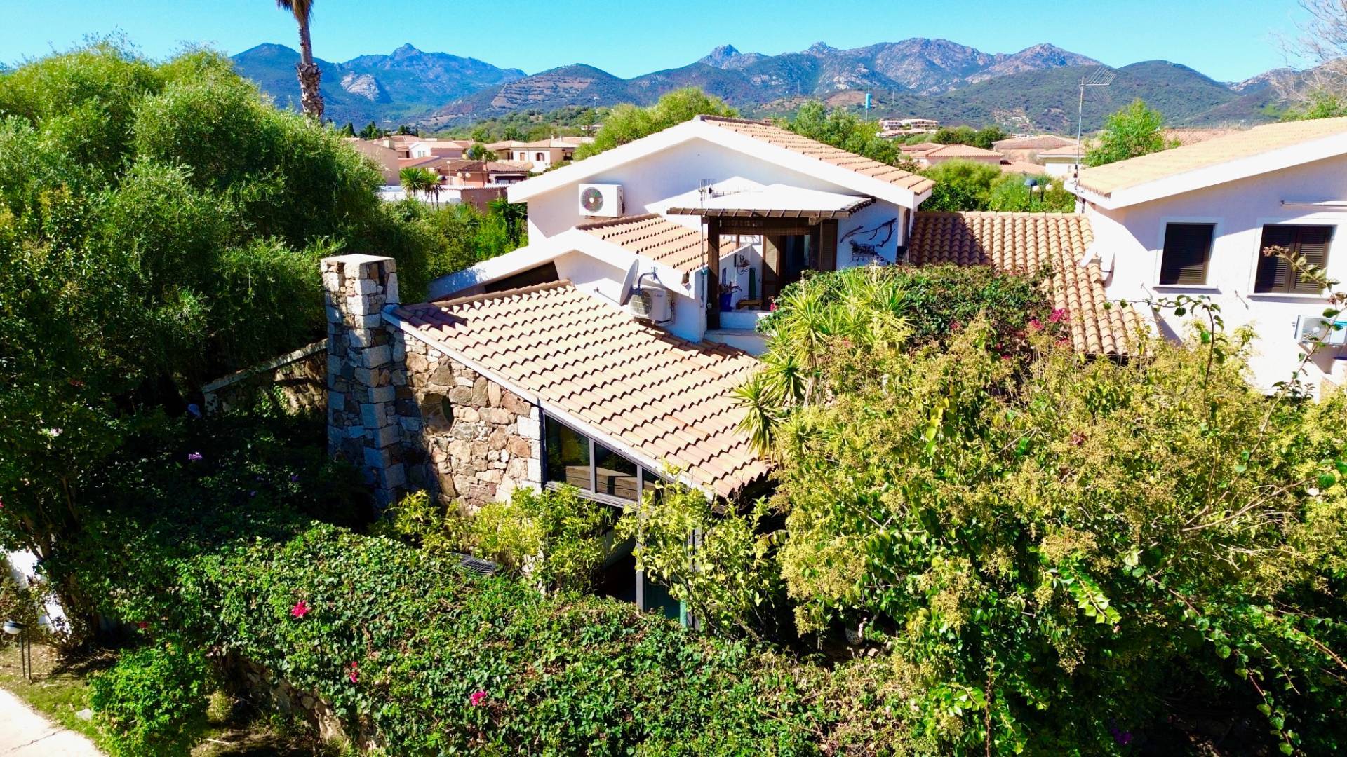 Villa con terrazzo a San Teodoro